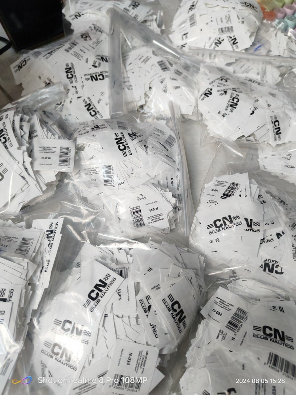 Các Ứng Dụng Thực Tế Của Tem Vải Satin Trong Ngành Công Nghiệp - ảnh 1