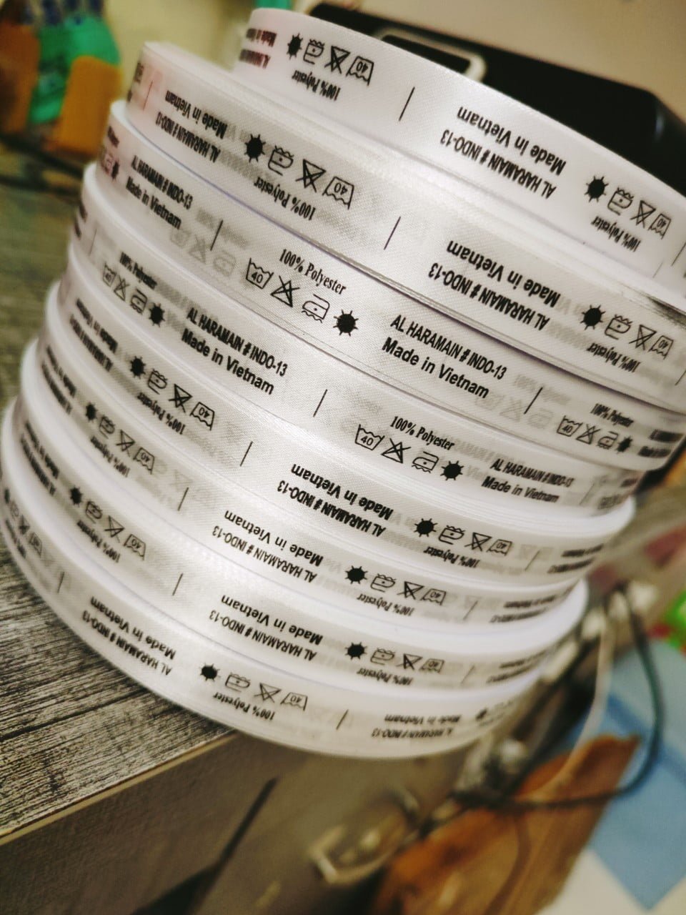 In Tem Vải Satin: Tìm Hiểu Quy Trình Và Công Nghệ - ảnh 1 In Tem Vải Satin: Tìm Hiểu Quy Trình Và Công Nghệ - ảnh 1