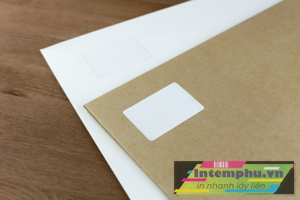 Lựa Chọn Chất Liệu In Tem Nhãn Phụ: Decal Giấy, Nhựa Hay Xi Bạc? -